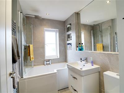 REFURBISHED CONTEMPORARY STYLE BATHROOM/WC